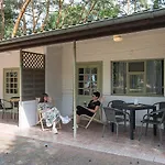 Brzozowa Zatoka Resort *