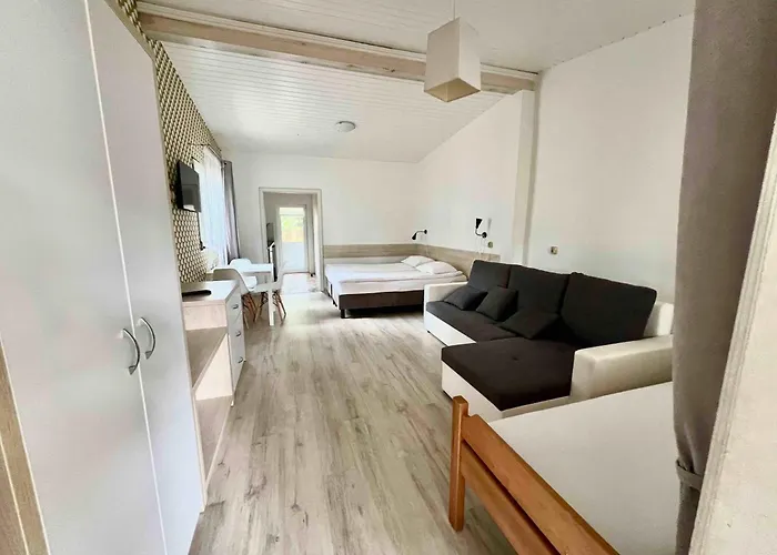 Brzozowa Zatoka Resort *